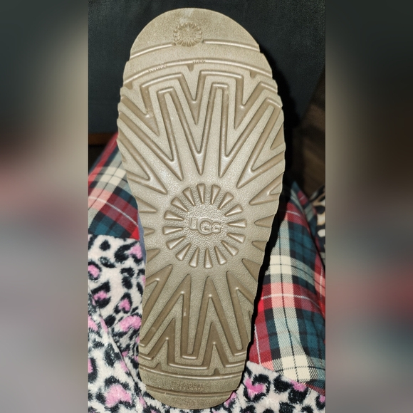 UGG Navy Suede Boots with Tan Sole - Picture 4 of 7